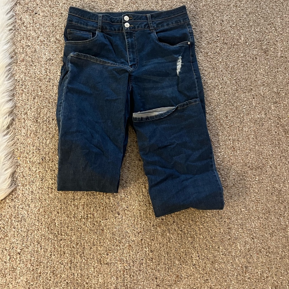 Beautiful Ripped Flare Jeans - Picture 7 of 9